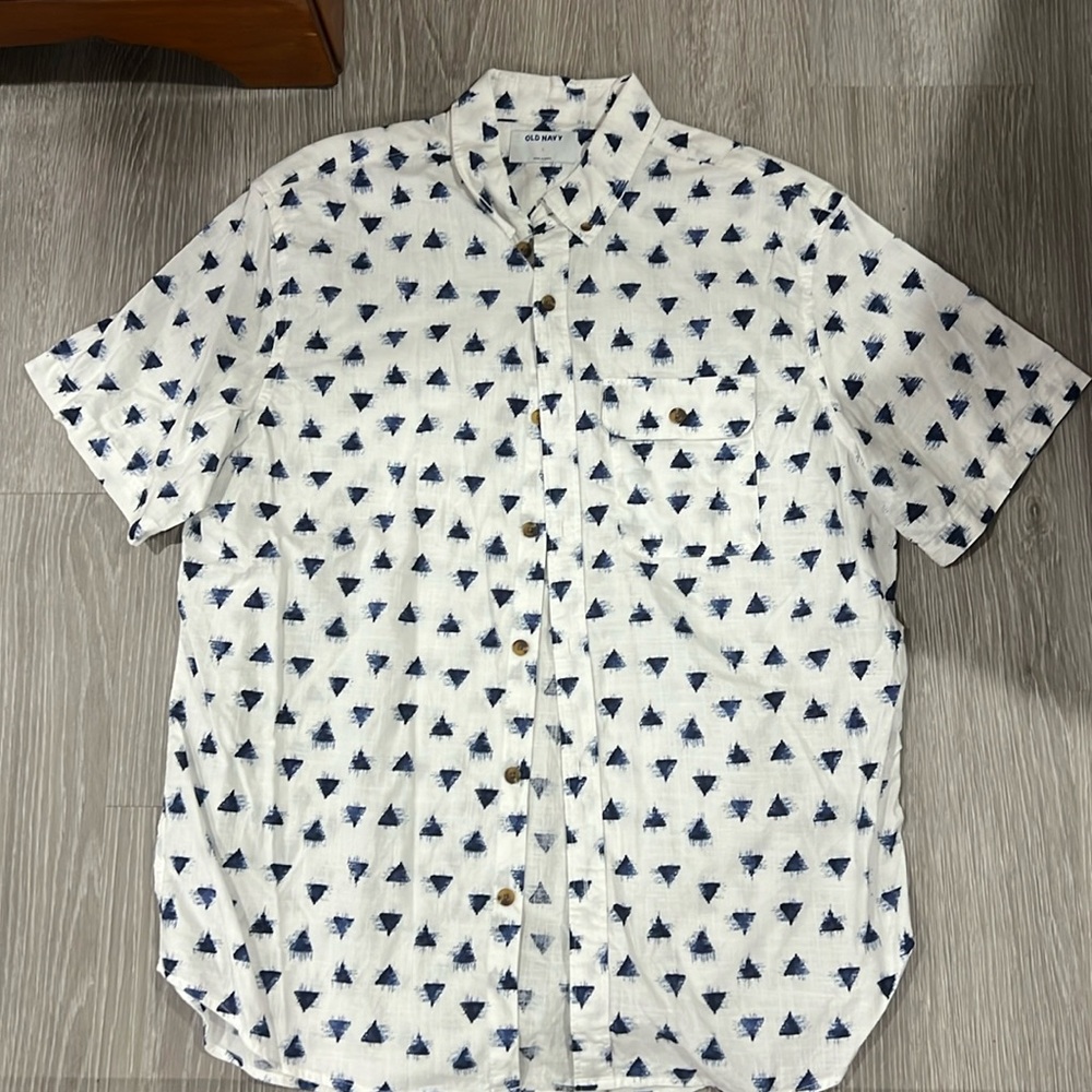 White Short-Sleeve Camp Shirt Blue Triangular Pattern